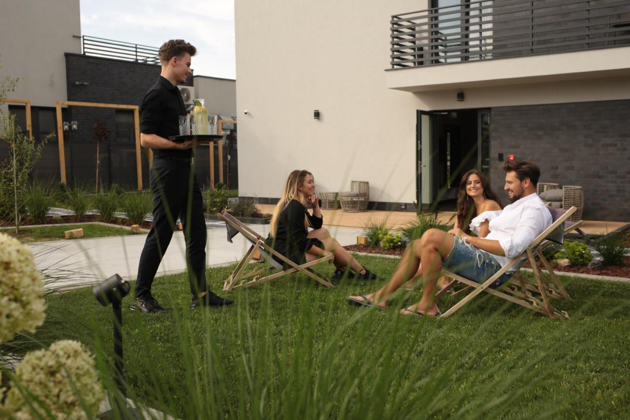 Resto Inn - Smart Apartamenty Blisko Energylandii Polwies Dış mekan fotoğraf