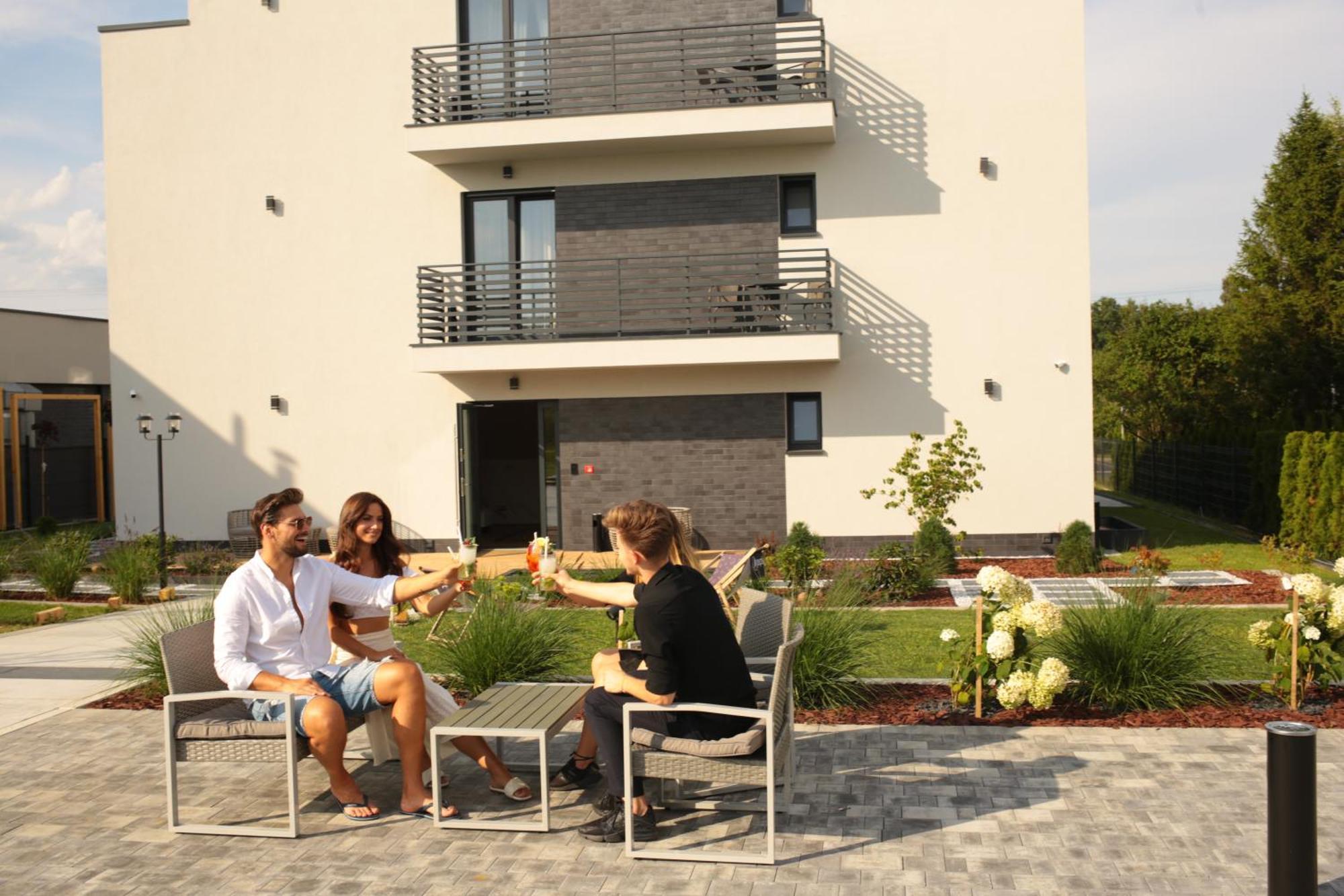 Resto Inn - Smart Apartamenty Blisko Energylandii Polwies Dış mekan fotoğraf